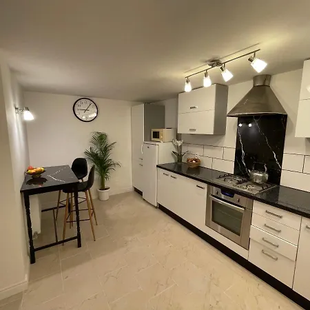בית נופש Rose 3 Bedroom